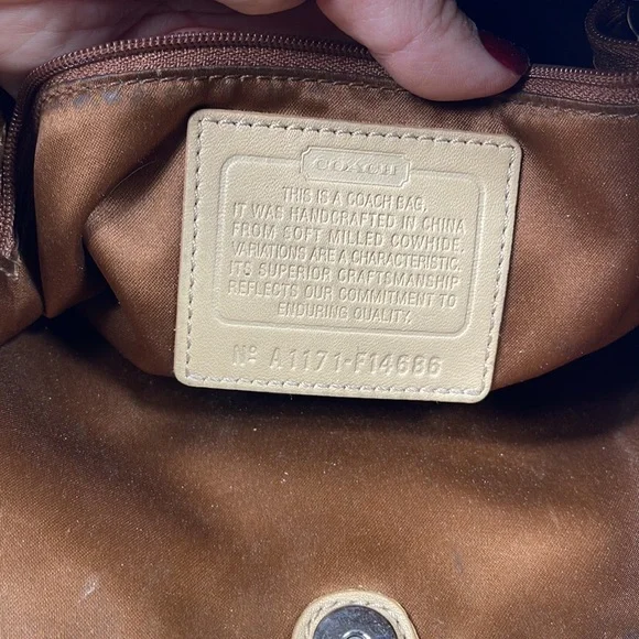 Coach Leather Beige Shoulder Purse Ruffle Trim - Picture 11 of 14